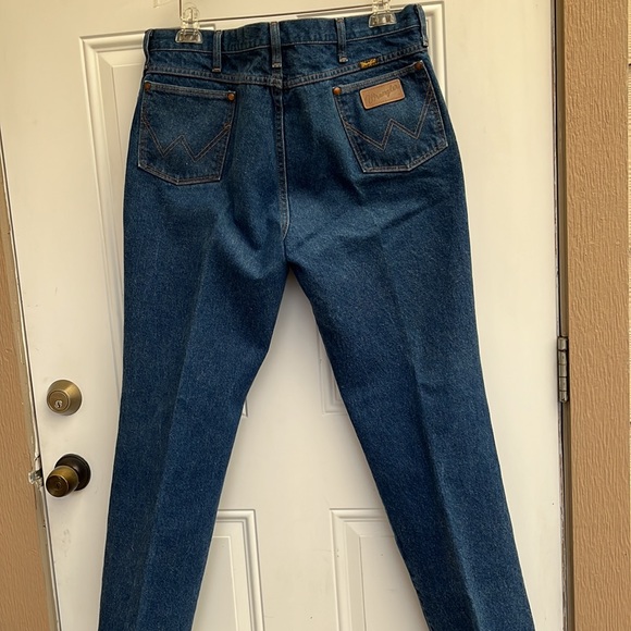 Men’s Wrangler Jeans. Gently worn, size 40 x 32. Machine washable. 100% cotton. - Picture 6 of 6